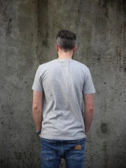 Van Deer VD Shirt Logo Small -Duijvestein-Winterstore VANDEER Kleding Truien Tshirts 1000x1333 26